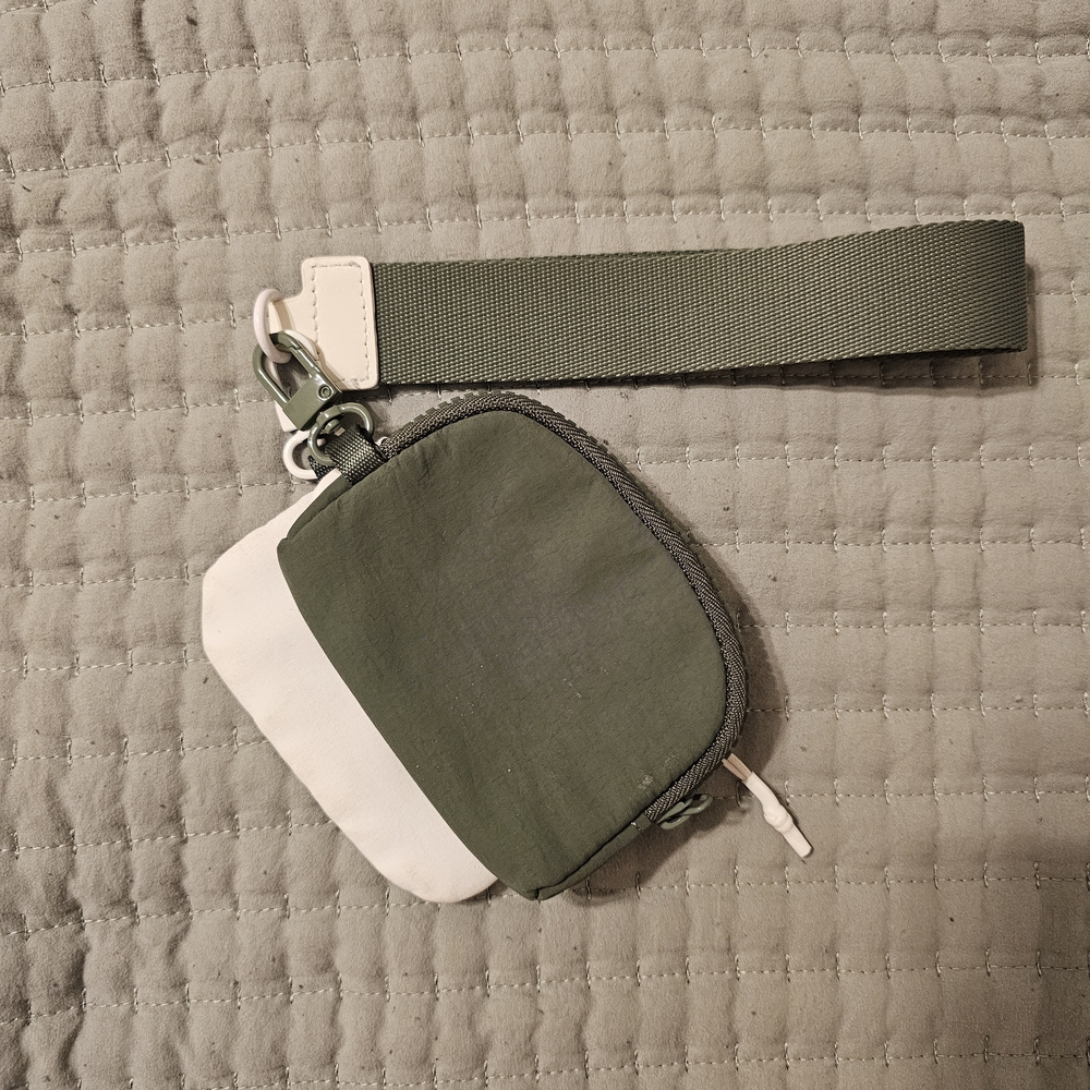Green and White Wristlet Pouch